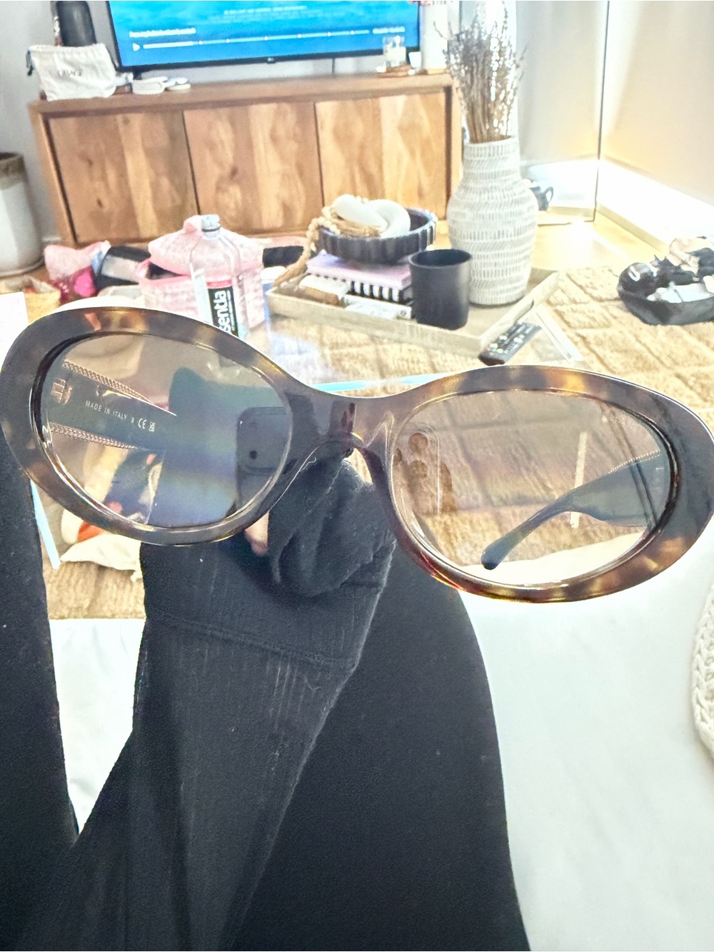 CHANEL Tortoiseshell Round Sunglasses with Gold CC Logo - Picture 2 of 6
